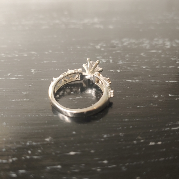 Silver tone Rhinestone Ring - Picture 6 of 8